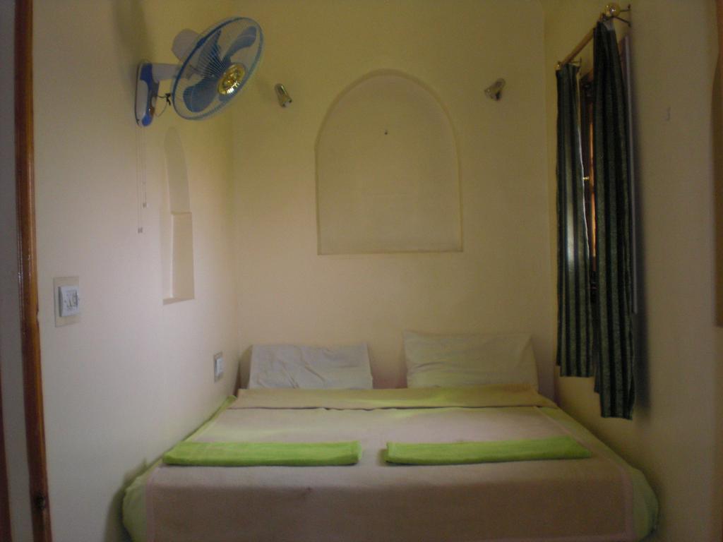 El Fayrouz Hotel Luksor Oda fotoğraf